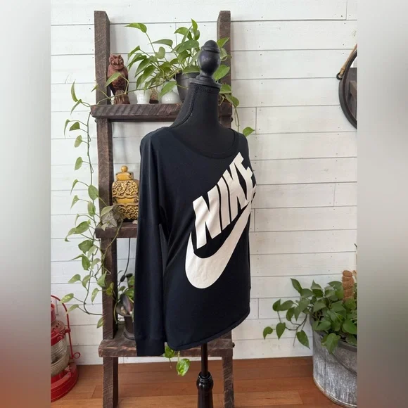 Nike Black Long Sleeve Top with White Logo - Picture 9 of 17